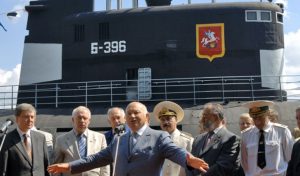 Он занимается всем неистово
